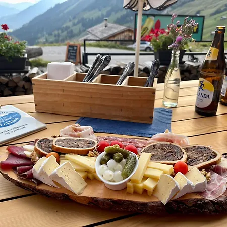Chnorzli Mit Hallenbad Apartamento Klosters-Serneus