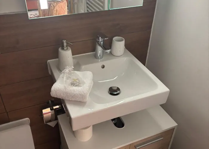 Chnorzli Mit Hallenbad Apartamento